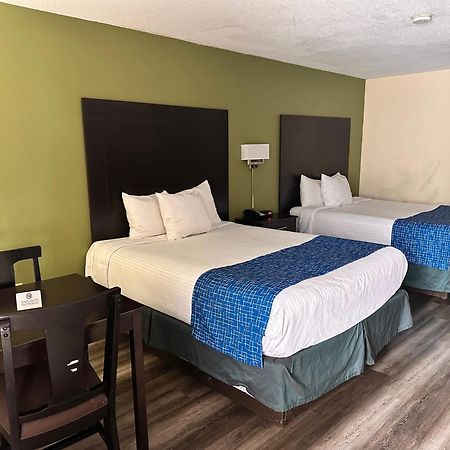 Travelodge By Wyndham Clarksville Buitenkant foto