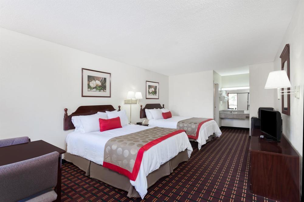 Travelodge By Wyndham Clarksville Buitenkant foto