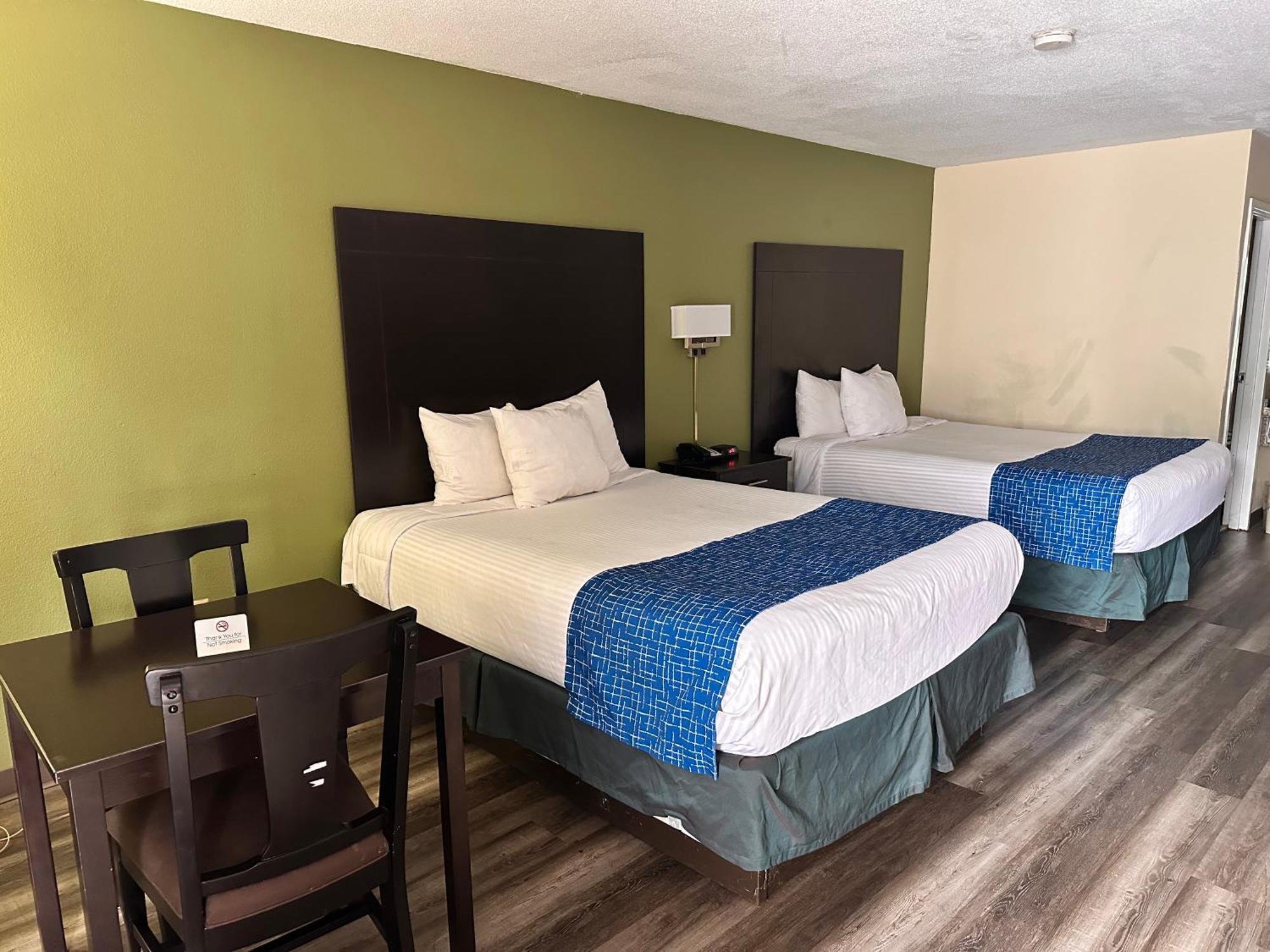 Travelodge By Wyndham Clarksville Buitenkant foto