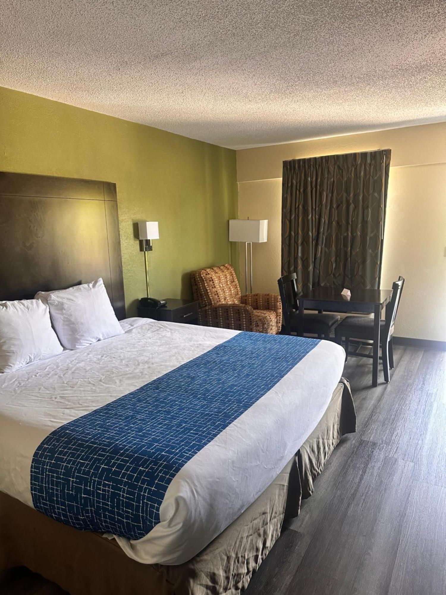Travelodge By Wyndham Clarksville Buitenkant foto