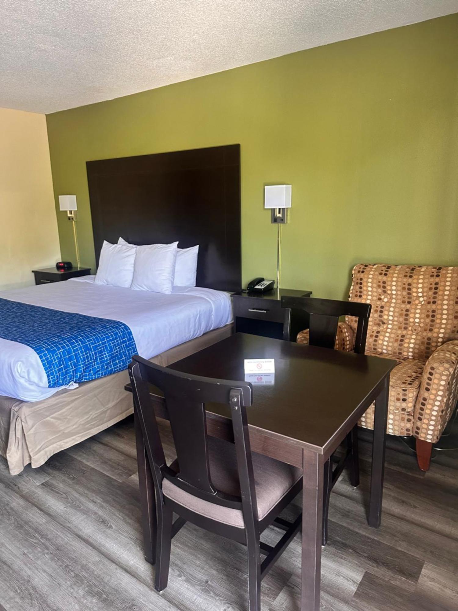 Travelodge By Wyndham Clarksville Buitenkant foto