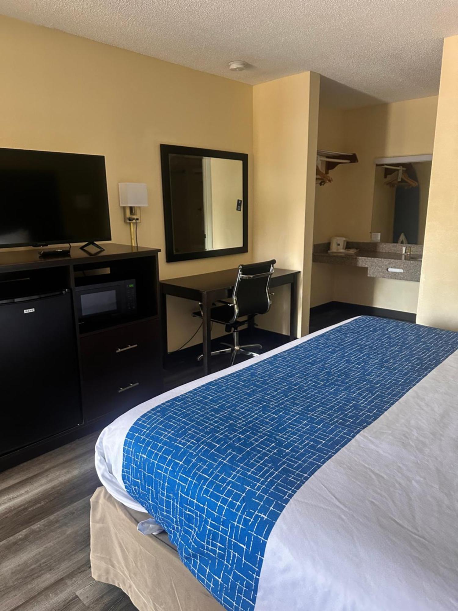 Travelodge By Wyndham Clarksville Buitenkant foto