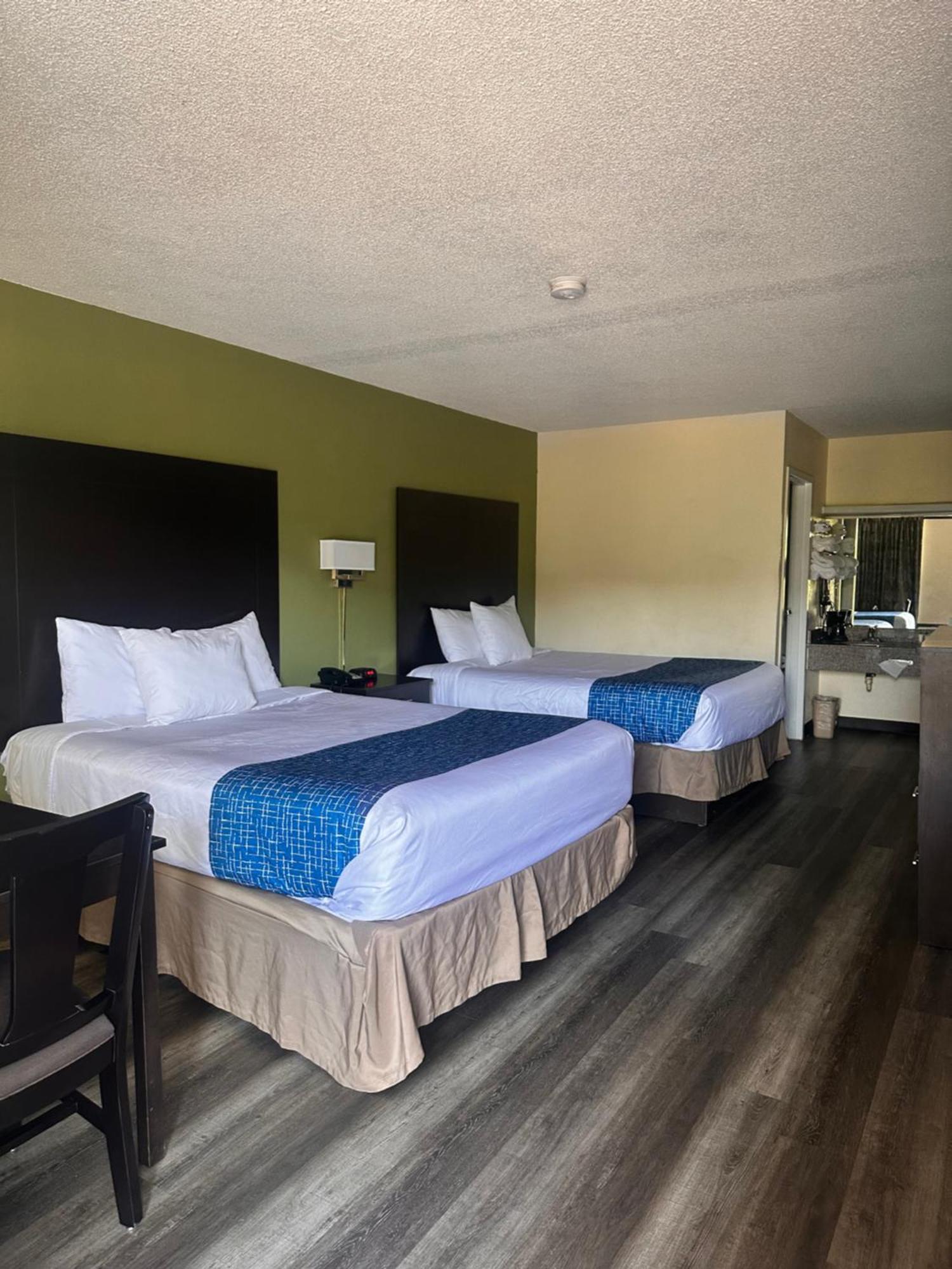 Travelodge By Wyndham Clarksville Buitenkant foto