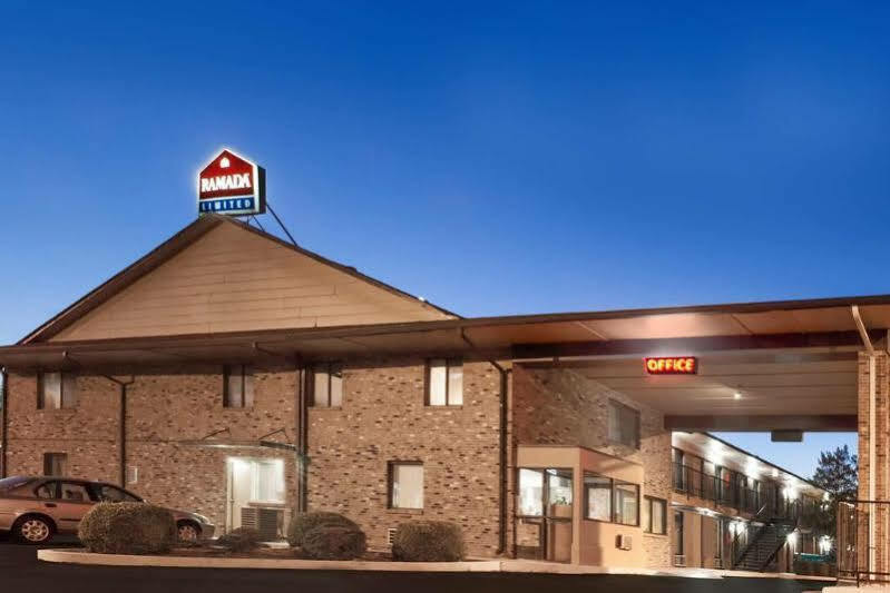 Travelodge By Wyndham Clarksville Buitenkant foto
